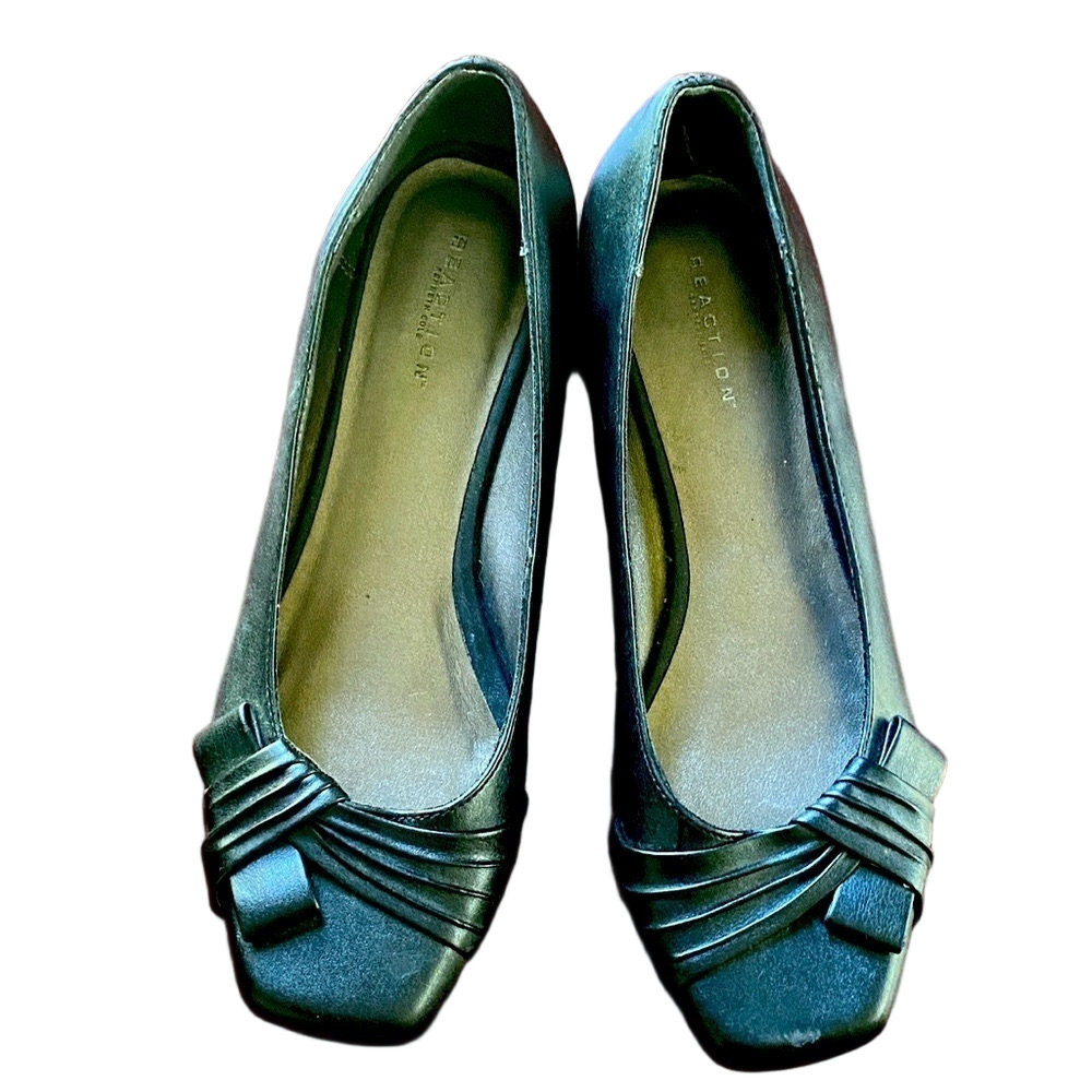 Modern Bow Flats Detail Kenneth Cole NEW! Never Worn Size 8